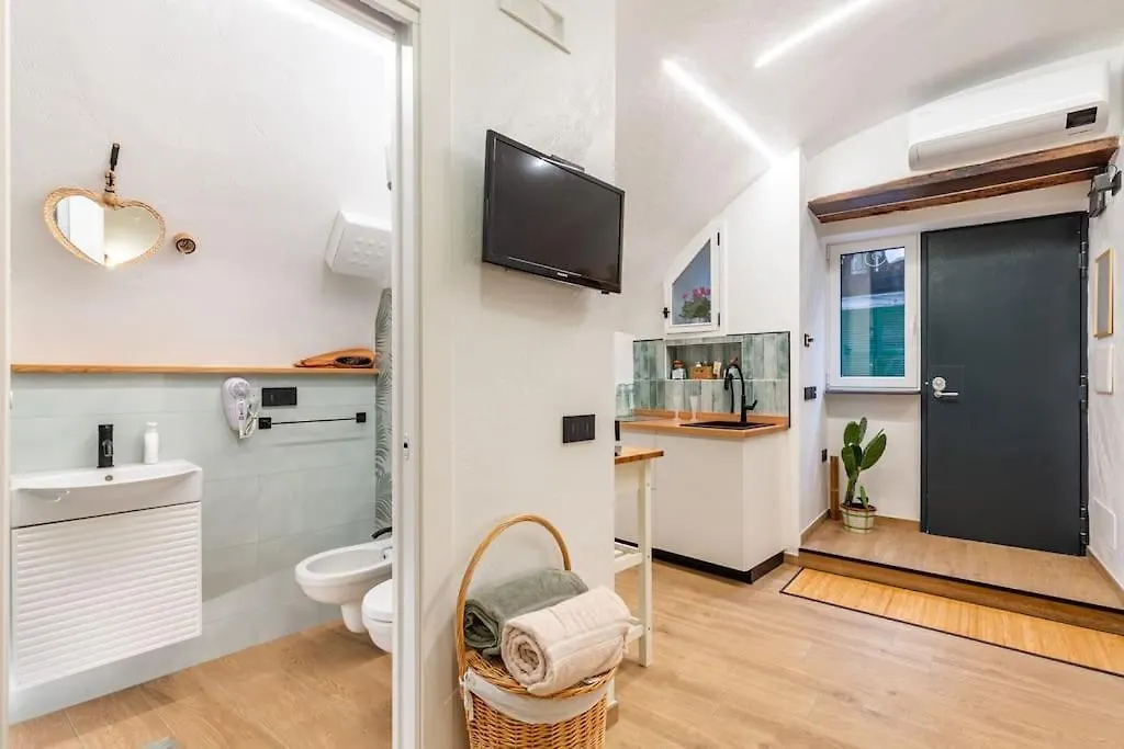 Varriale House Eco Green Free Parking For Small Cars Only Naples